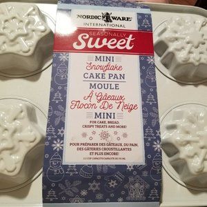 New Nordic Ware International Sweet Mini Snowflake